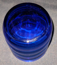 Lade das Bild in den Galerie-Viewer, 2er Set KLEINE GETRÄNKEGLÄSER - Hartglas, Waagerecht Gewölbte Form Motiv Dekor
