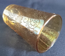 Lade das Bild in den Galerie-Viewer, 2er KORN~ GETRÄNKEGLÄSER - Hartglas, Perlmut Ornamente Symbole Abstrakt Motiv Dekor
