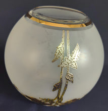 Lade das Bild in den Galerie-Viewer, KUGEL~ BLUMENVASE - Hartglas, Goldrand Flora Pflanze Blume Relief Motiv Dekor
