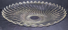 Lade das Bild in den Galerie-Viewer, SALAT~ OBBSTSCHALE - Hartglas, Klar Spiralen Abgerundete Spitzen Relief Motiv Dekor
