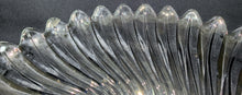 Lade das Bild in den Galerie-Viewer, SALAT~ OBBSTSCHALE - Hartglas, Klar Spiralen Abgerundete Spitzen Relief Motiv Dekor
