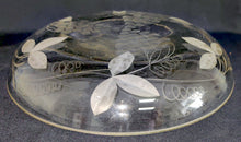 Lade das Bild in den Galerie-Viewer, SALAT~ OBSTSCHALE - Kristallglas, Flora Pflanzen Früchte Punkte Kreise Relief Motiv Dekor
