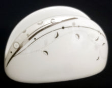 Lade das Bild in den Galerie-Viewer, 2er Set SERVIETTENHALTER - Porzellan, Flora Abstrakt Grashalme Blatt Blätter Motiv Dekor
