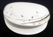 Lade das Bild in den Galerie-Viewer, 2er Set SERVIETTENHALTER - Porzellan, Flora Abstrakt Grashalme Blatt Blätter Motiv Dekor
