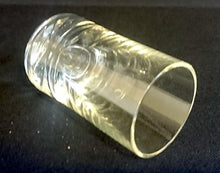 Lade das Bild in den Galerie-Viewer, SHOT~ SCHNAPS~ GETRÄNKEGLAS - Hartglas, Dicker Breiter Boden Motiv Dekor
