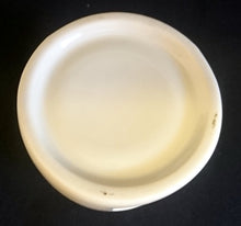 Lade das Bild in den Galerie-Viewer, KLEINES STÖVCHEN - Porzellan, Einfärbiges Motiv Dekor
