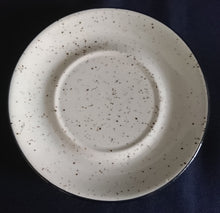 Lade das Bild in den Galerie-Viewer, SUPPENTASSEN UNTERTELLER - Keramik / Steingut, Linien Dekor Rand Gesprenkeltes Motiv Dekor
