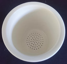 Lade das Bild in den Galerie-Viewer, TEEKANNE MIT SIEB + DECKEL - Hartglas / Porzellan, Flora Lavendel Blumen Fauna Schmetterlinge Motiv Dekor
