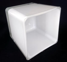 Lade das Bild in den Galerie-Viewer, TEELICHT KERZENHALTER - Press- / Hartglas,  Quadratische Würfel Form Motiv Dekor (G)
