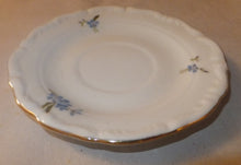 Lade das Bild in den Galerie-Viewer, 17 Teiliges Mocca Kaffeeservice - Porzellan, Goldrand Vergiss mein Nicht Blumenblüten Flora Pflanzen Gewölbter Relief Motiv Dekor
