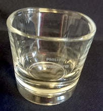 Lade das Bild in den Galerie-Viewer, WHISKEY~ WHISKY~ GETRÄNKEGLAS - Hartglas, Aufschrift Philips Sonicare mattiert Motiv Dekor

