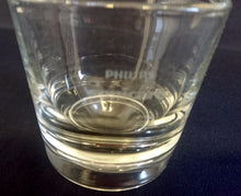 Lade das Bild in den Galerie-Viewer, 2er Set WHISKEY~ WHISKY~ GETRÄNKEGLÄSER - Hartglas, Aufschrift Philips Sonicare mattiert Motiv Dekor
