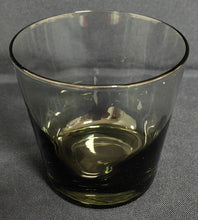 Lade das Bild in den Galerie-Viewer, 2er Set WHISKY~ WHISKEY~ SCOTCH~ GETRÄNKEGLÄSER - Hartglas, Rauchige Färbung Motiv Dekor
