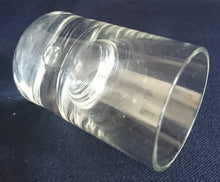 Lade das Bild in den Galerie-Viewer, WODKA SCHNAPS- GETRÄNKEGLAS - Hartglas, Klares Einfärbiges Mittige Kugel Kreis Motiv Dekor
