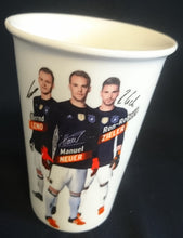 Lade das Bild in den Galerie-Viewer, GETRÄNKEBECHER "Europa Meisterschaft 2016" - Porzellan, Fußballspieler Torwart Leno Neuer Zieler Aufschrift Motiv Dekor
