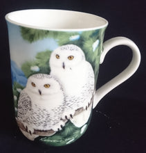 Lade das Bild in den Galerie-Viewer, KAFFEETASSE &quot;Birds of the World&quot; - Porzellan, Snow Owls Schnee Eule Flora Fauna Motiv Dekor, Design Katherine Castle
