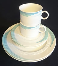 Lade das Bild in den Galerie-Viewer, KAFFEETASSE "Friesland" - Porzellan, Abstraktes Geometrisches Linien Dekor
