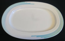 Lade das Bild in den Galerie-Viewer, KLEINE BEILAGENPLATTE "Friesland" - Porzellan, Abstraktes Geometrisches Linien Dekor
