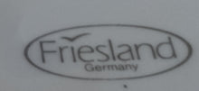 Lade das Bild in den Galerie-Viewer, SUPPENTELLER - Porzellan, "Friesland" - Porzellan, Abstraktes Geometrisches Linien Dekor
