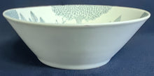 Lade das Bild in den Galerie-Viewer, KLEINE BEILAGEN~ SERVIERSCHÜSSEL - Porzellan, Flora Fauna Baum Bäume Tannen Fuchs Hirsch Motiv Dekor
