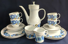 Lade das Bild in den Galerie-Viewer, 2er Set DESSERTTELLER - Porzellan, Flora Blumenblüten Pflanzen Motiv Dekor
