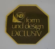 Lade das Bild in den Galerie-Viewer, KLEINER DESSERTTELLER - Porzellan, Flora Weinblätter Blatt Trauben Früchte Relief Motiv Dekor
