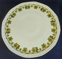 Lade das Bild in den Galerie-Viewer, TORTEN~ SERVIERPLATTE - Porzellan, Flora Weinblätter Blatt Trauben Früchte Relief Motiv Dekor
