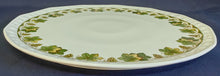 Lade das Bild in den Galerie-Viewer, TORTEN~ SERVIERPLATTE - Porzellan, Flora Weinblätter Blatt Trauben Früchte Relief Motiv Dekor
