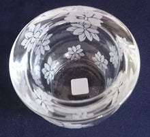 Lade das Bild in den Galerie-Viewer, TEELICHTHALTER - Hartglas, Flora Blumenblüten Blatt Blätter Pflanzen Motiv Dekor (nBC)
