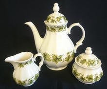 Lade das Bild in den Galerie-Viewer, 3er Set MILCHKÄNNCHEN &amp; ZUCKERDOSE + DECKEL - Porzellan, Flora Weinblatt Blätter Pflanzen Ranken Motiv Dekor
