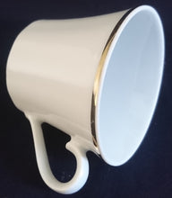 Lade das Bild in den Galerie-Viewer, KAFFEETASSE - Porzellan, Goldrand Senkrecht Relief Wölbungen Form Motiv Dekor
