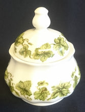 Lade das Bild in den Galerie-Viewer, 5er Set TEEKANNE &amp; MILCHKÄNNCHEN &amp; ZUCKERDOSE + DECKEL - Porzellan, Flora Weinblatt Blätter Pflanzen Ranken Motiv Dekor
