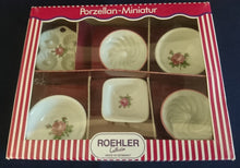 Lade das Bild in den Galerie-Viewer, 6er Set MINIATUR BACKFORMEN &amp; SCHÜSSELN - Porzellan, Flora Rosenblüten Blume Pflanzen Motiv Dekor
