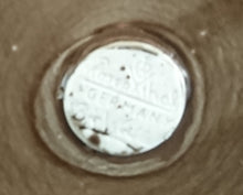 Lade das Bild in den Galerie-Viewer, 6er Set GETRÄNKEFLASCHE -KARAFFE &amp; GETRÄNKEBECHER -KURZE / SHOTS "Brotzeit" "Studio Linie" - Keramik / Steingut, Antikes Abstraktes Kreise Striche Blüten Motiv Dekor, Bjön Wiinblad Design (BC)
