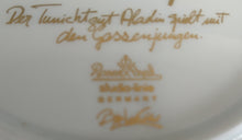 Lade das Bild in den Galerie-Viewer, 2er Set WAND SAMMELTELLER &quot;Studio Linie&quot; &quot;Aladin und die Wunderlampe I &amp; II&quot; - Porzellan, Märchen Geschichte Gold Dekor, Björn Wiinblad Design
