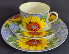 Lade das Bild in den Galerie-Viewer, KAFFEETASSE - Porzellan, Flora Sommer Sonnenblumen Blüten Motiv Dekor
