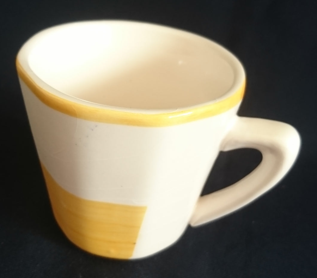 KAFFEETASSE - Keramik / Steingut, Wirbel Kreise Spirale Rand Motiv Dekor (BC)