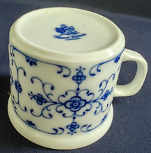 Lade das Bild in den Galerie-Viewer, 2er Set KAFFEETASSEN - Porzellan, Indisch Blau Strohblumen Art Motiv Dekor

