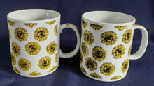 Lade das Bild in den Galerie-Viewer, 2er Set KAFFEETASSEN - Porzellan, Flora Sonnenblumen Blüten Motiv Dekor
