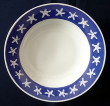 Lade das Bild in den Galerie-Viewer, SUPPENTELLER - Porzellan, Breiter Rand Seesterne Motiv Dekor

