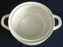 Lade das Bild in den Galerie-Viewer, BEILAGENSCHÜSSEL OHNE DECKEL - Porzellan, Einfärbiges Linien Striche Relief Motiv Dekor
