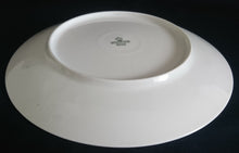 Lade das Bild in den Galerie-Viewer, DESSERTTELLER - Porzellan, Einfärbiges Linien Striche Relief Motiv Dekor
