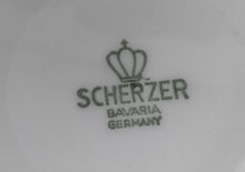 Lade das Bild in den Galerie-Viewer, DESSERTTELLER - Porzellan, Einfärbiges Linien Striche Relief Motiv Dekor
