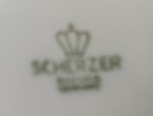 Lade das Bild in den Galerie-Viewer, MILCHKÄNNCHEN - Porzellan, Breiter Bodenrand Quadratisch Relief Motiv Dekor
