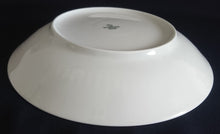 Lade das Bild in den Galerie-Viewer, 2er Set SUPPENTELLER - Porzellan, Einfärbiges Linien Striche Relief Motiv Dekor
