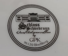 Lade das Bild in den Galerie-Viewer, 2er Set DESSERTTELLER "Stella" - Porzellan, Abstrakt Striche Linien Flora Blumen Blüten Pflanzen Motiv Dekor
