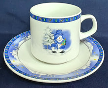 Lade das Bild in den Galerie-Viewer, KAFFEETASSE - Porzellan, Advent Weihnachten Winter Schnee Baum Bäume Rand Symbole Motiv Dekor
