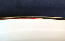 Lade das Bild in den Galerie-Viewer, KLEINE BEILAGENPLATTE - Porzellan, Breiter Platin Linien Dekorrand Motiv
