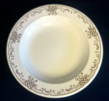 Lade das Bild in den Galerie-Viewer, SUPPENTELLER - Porzellan, Abstraktes Symbol Zeichen Motiv Dekor
