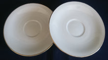 Lade das Bild in den Galerie-Viewer, 2er Set UNTERTASSEN - Porzellan, Goldrand Klassisch Motiv Dekor
